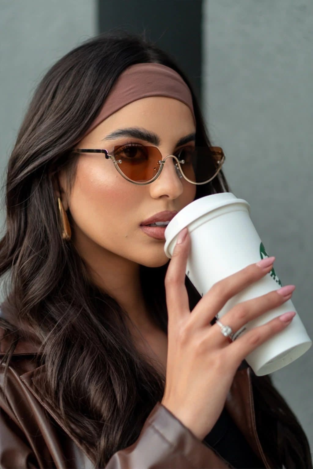 Modelo com o Costa em pausa para o café