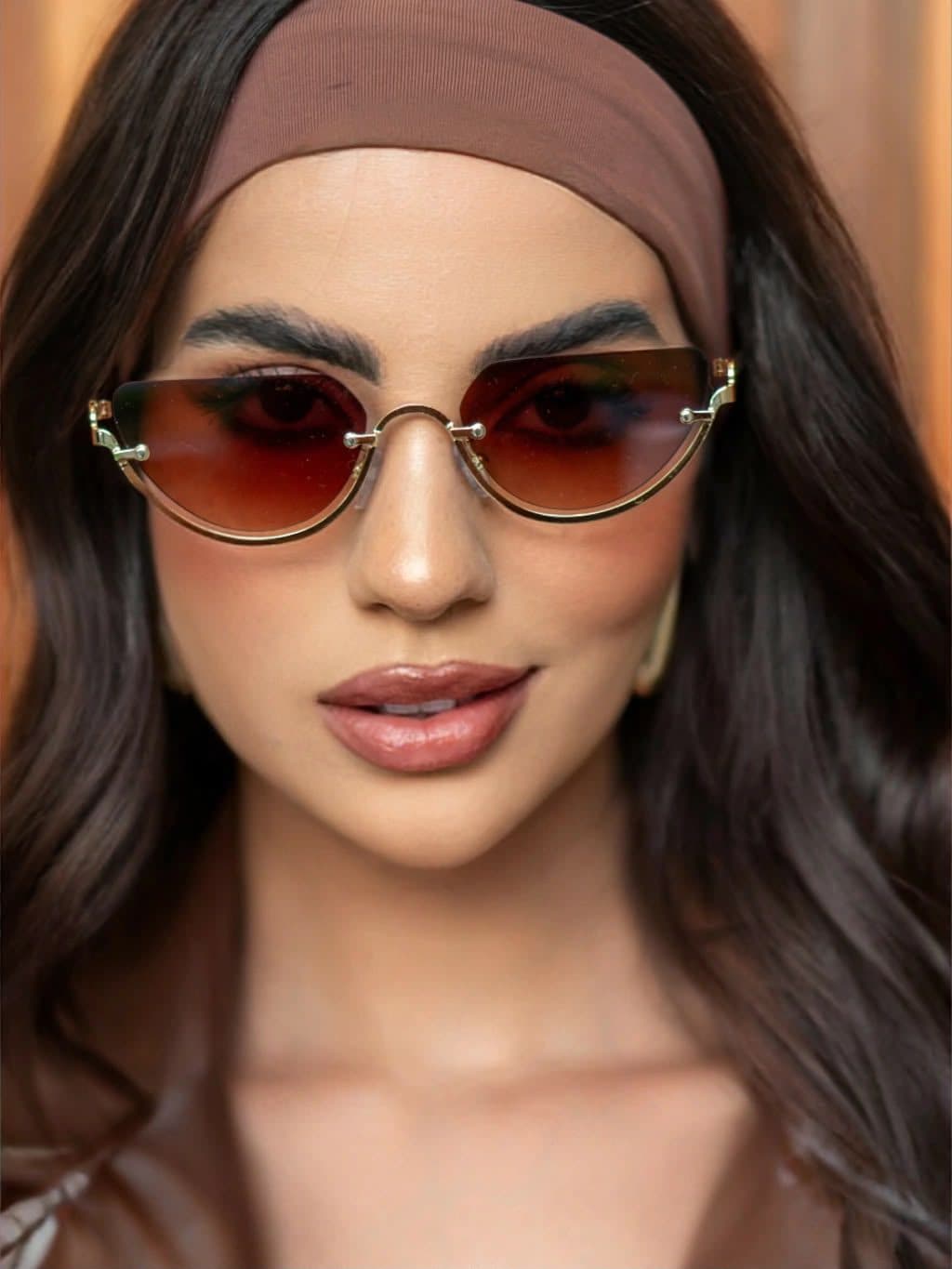 Modelo usando o Costa com lente âmbar